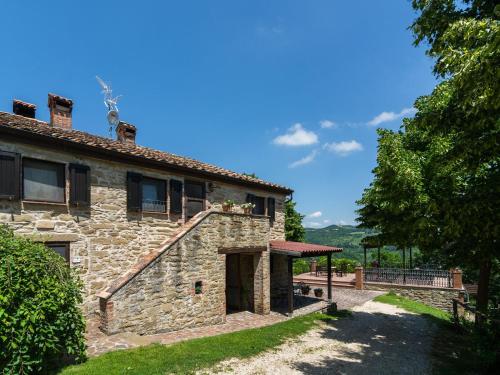 BiscinaにあるFarmhouse in hilly area in Gubbio with poolの外見