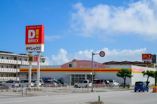 Fotografie z fotogalerie ubytování 海まで徒歩1分 浜比嘉島まで車で10分 12名宿泊可能な宿泊施設 エムズハウス v destinaci Uruma