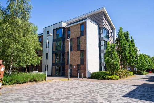 a building with a cobblestone street in front of it at Cosy Studios at New Hall located in the heart of Nottingham in Nottingham