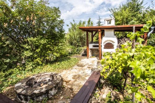Barackvirág Apartmanház 7635 Pécs, 52 Bálicsi út kép - 3