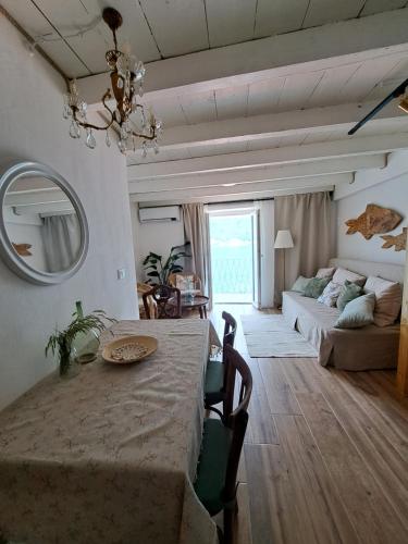 a living room with a table and a couch at Apartment Archangelo St. Michael in Colonno