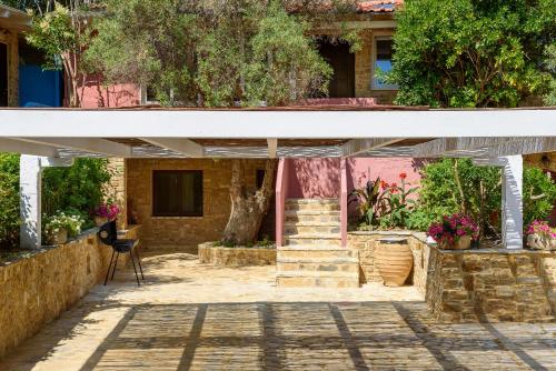 Taman di luar Maria Elena Villas - Akti Elia Halkidiki