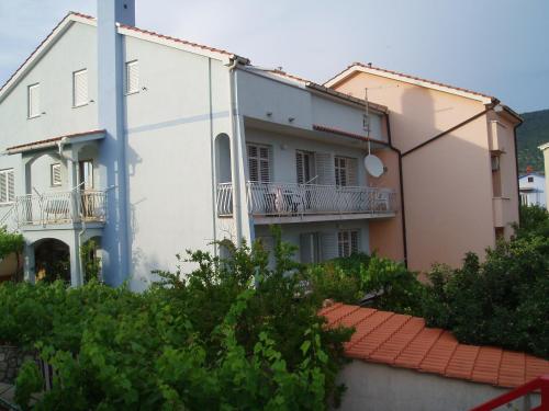 Το κτήριο όπου στεγάζεται  το διαμέρισμα