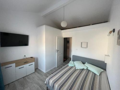 a bedroom with a bed and a tv on the wall at LaVoiLaNoi in Mangalia