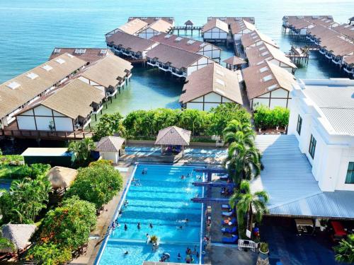 Ảnh trong thư viện ảnh của Tower and Water Seaview Lexis water chalet ở Port Dickson