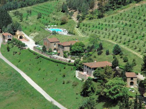 uma vista aérea de uma casa numa colina em Serene farmhouse in Dicomano with swimming pool em Dicomano