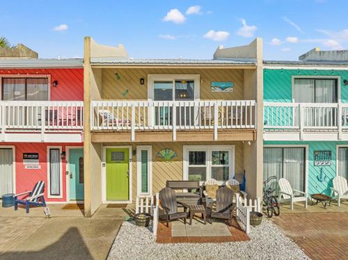 תמונה מהגלריה של 6404 Thomas Dr Unit 7 - Change of Seanery בפנמה סיטי ביץ'