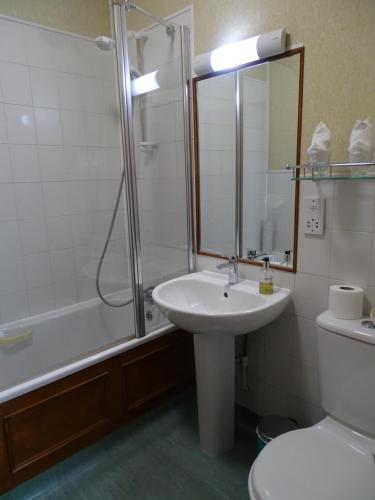 a bathroom with a sink and a shower and a toilet at The Lansdowne in Leamington Spa