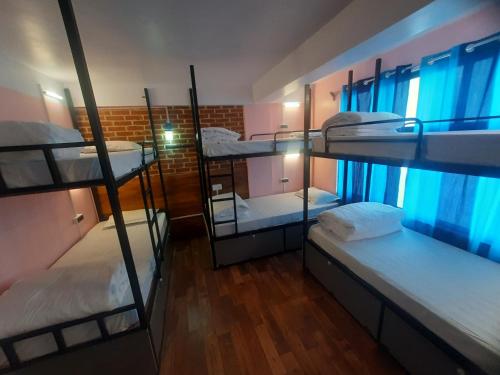 Postel nebo postele na pokoji v ubytování Bubble Beds