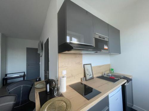 A kitchen or kitchenette at Maison Bardou