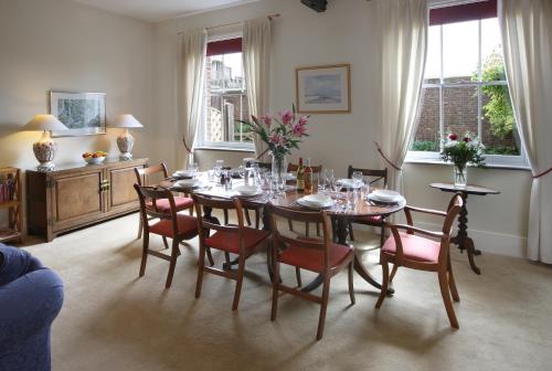 a dining room with a table and chairs at Castle Cottage, Wadhurst in Wadhurst
