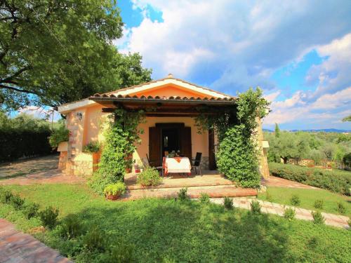 a small house with an archway in the yard at Cosy holiday home in Selci with swimming pool in Selci