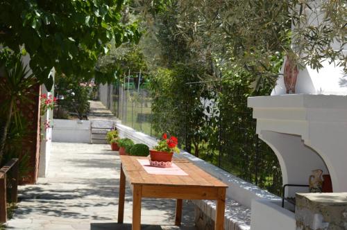 Gallery image of Anna George Studios in Stafylos