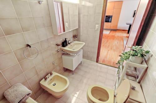 a bathroom with a toilet and a sink at Logement chaleureux au coeur de la station in Crans-Montana
