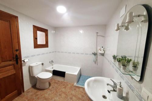 Kúpeľňa v ubytovaní Casa Arriba Village House in Zarra
