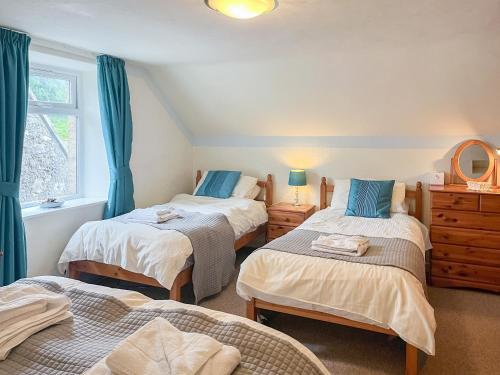 a bedroom with two beds and a window at Beech Cottage - Uk44731 in Hartington