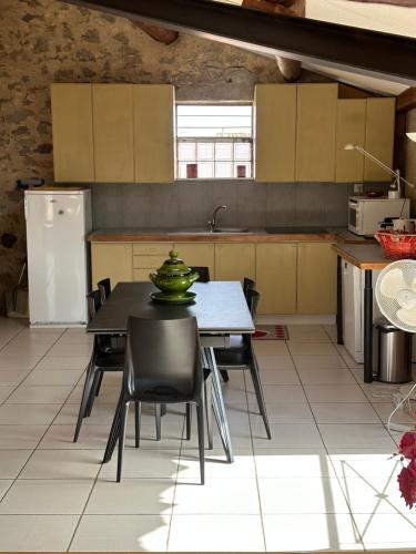 Kuchyňa alebo kuchynka v ubytovaní Appartement spacieux-tout équipé-6 personnes