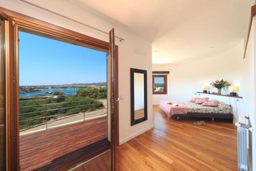 a bedroom with a bed and a balcony at Ses Crestes in Portocolom