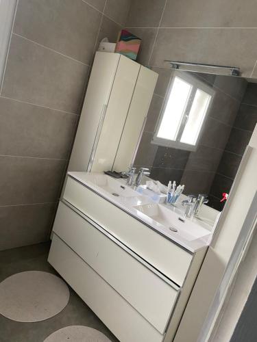 a bathroom with a white sink and a mirror at Maison campagne 8 personnes in Sainte-Hélène-du-Lac