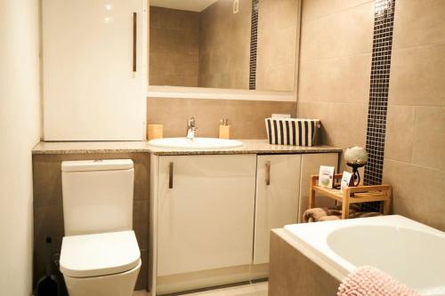 Een badkamer bij Lovely Apartment Orba Alicante