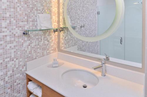 a bathroom with a sink and a mirror at Springhill Suites by Marriott Detroit Metro Airport Romulus in Romulus