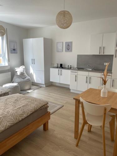 a living room with a table and a kitchen at Appartement Donauwelle 1 in Passau