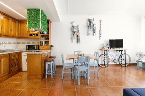a kitchen and dining room with a table and chairs at Seagulls' House in Nazaré