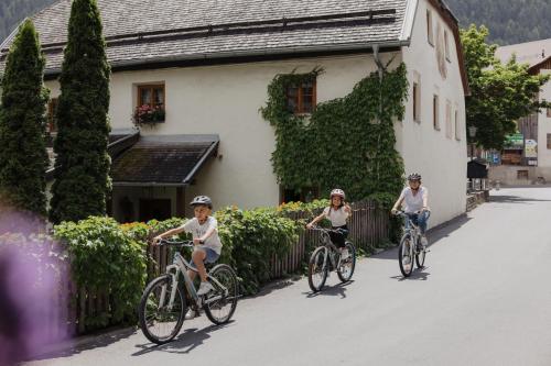 Jízda na kole v ubytování Hotel Kreuz nebo okolí