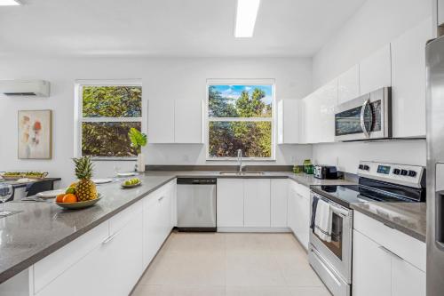 Up to 12 Guests! Modern villa near Wynwood photo 11