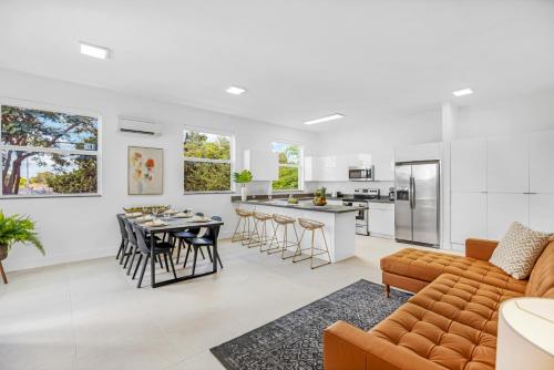 a living room and kitchen with a couch and a table at Up to 12 Guests! Modern villa near Wynwood in Miami