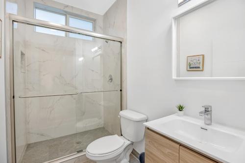 Up to 12 Guests! Modern villa near Wynwood photo 18