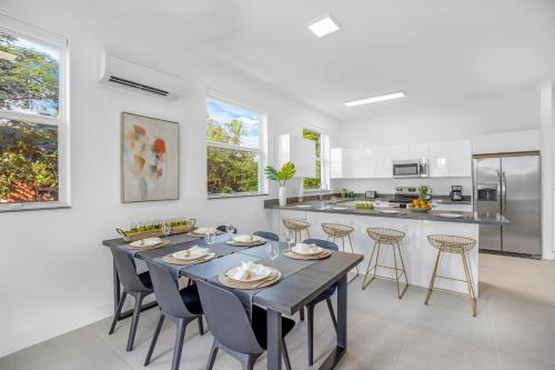 Up to 12 Guests! Modern villa near Wynwood photo 9