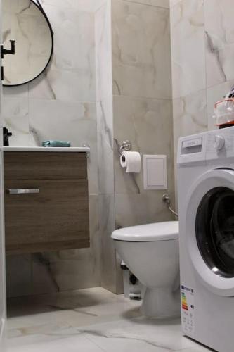 Un baño de Luxe Central Apt: Free Parking
