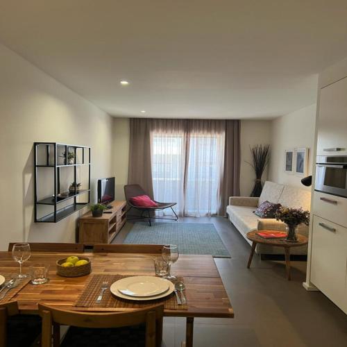 a living room with a table and a couch at bnapartments Palacio in Porto
