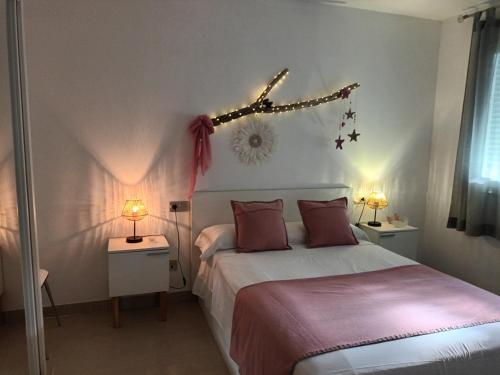 Postel nebo postele na pokoji v ubytování 1 bajo con 2 Terrazas piscina y jardin