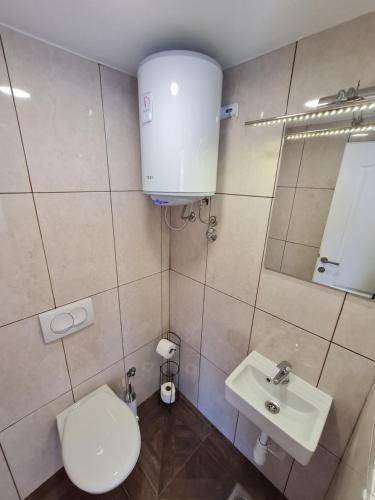 Bilik mandi di Kuca za odmor Feniks
