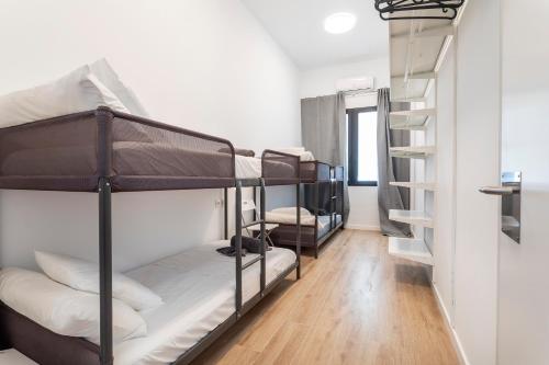 10 pax, AC, Wifi gratis, Ciudad Artes y Ciencias