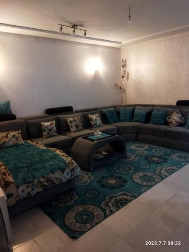 a living room with a couch and a table at Marbella Beach îlot 5 in Mansouria