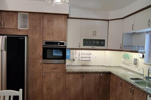 Dapur atau dapur kecil di Arslan Villa with Pool