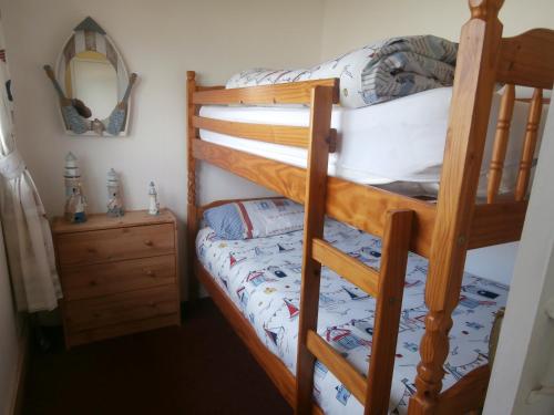 Captivating 2-Bed Chalet in Mablethorpe tesisinde bir ranza yatağı veya ranza yatakları