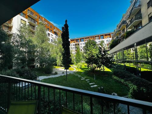 Taman di luar Zoe apartman