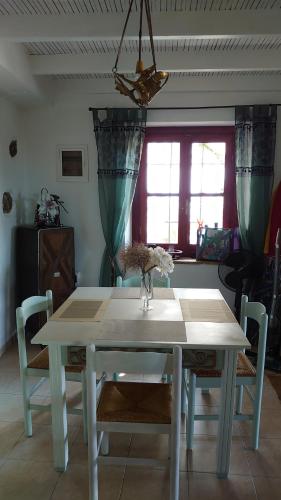 a table with a vase on it in a living room at Mistatos Häuser "Fabrica" in Pévkoi