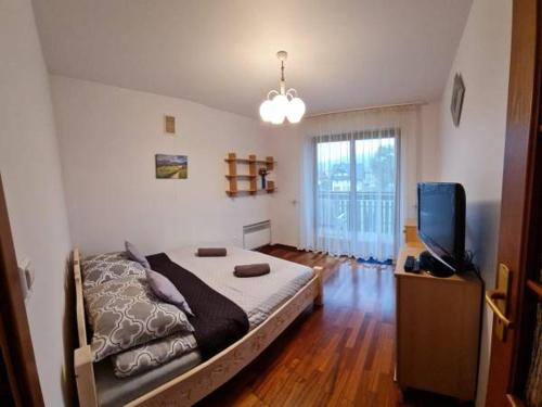 Ένα ή περισσότερα κρεβάτια σε δωμάτιο στο Apartament Zakopane