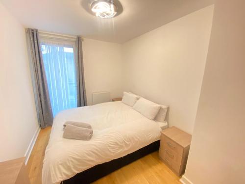 Postel nebo postele na pokoji v ubytování London East Side Duplex