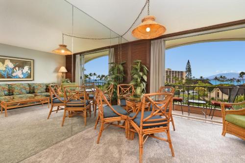 a dining room with a table and chairs at Maui KaanapaliVilla A517 in Lahaina