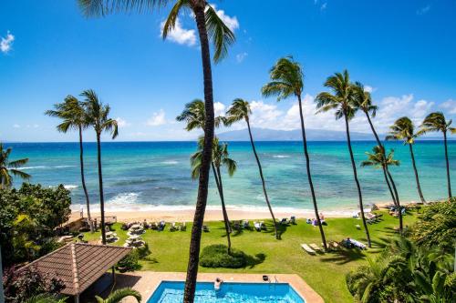 - Vistas a la playa desde el complejo en Hale Mahina B403 en Kahana