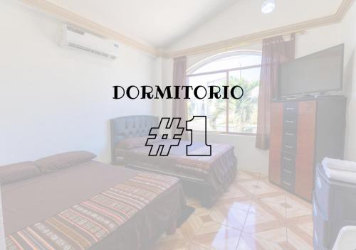 Φωτογραφία από το άλμπουμ του Private Villa in San Cristóbal, 2 Rooms, 6 Beds, AC, WiFi, Kitchen, Washer & Dryer, 4 min from the airport - Tropical - Galápagos Home σε Puerto Baquerizo Moreno