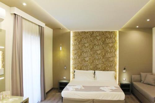 Una cama o camas en una habitación de HOLYGOLD Suite ****