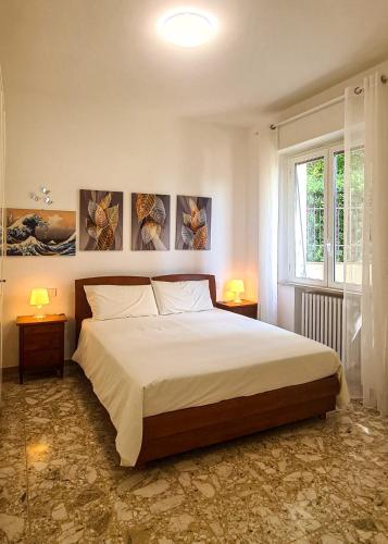 a bedroom with a large bed and two lamps at casapepa in Ancona
