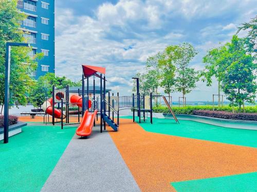 Ο χώρος παιχνιδιού για παιδιά στο 3BR Modern Cozy Suite Near KLIA